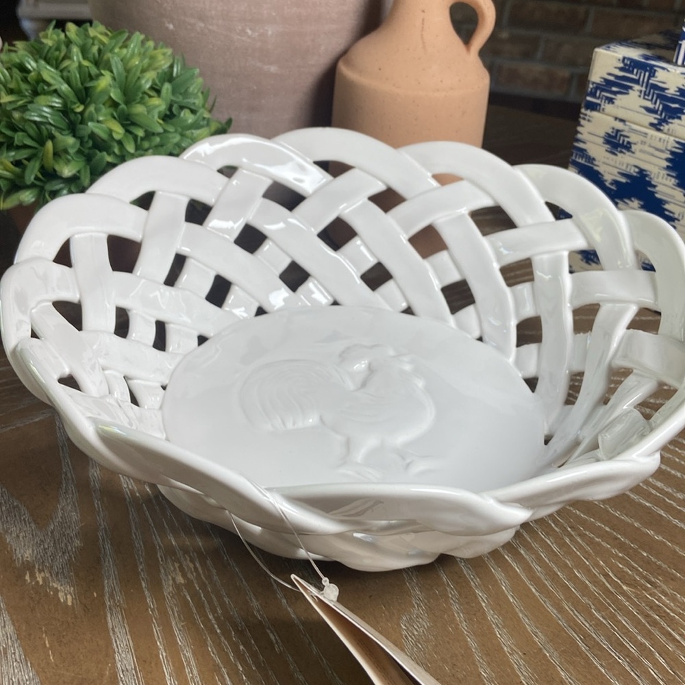 NEW! Farmhouse Rooster Creamy White Ceramic Italian Pottery Braided Basket Bowl - Picture 2 of 10